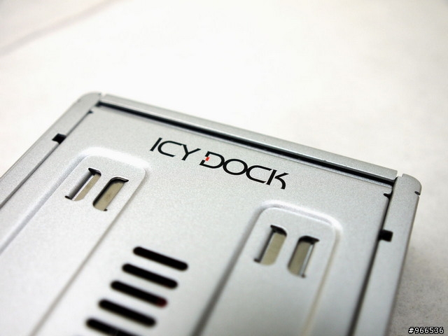 2.5吋磁碟機的新家-ICYDOCK MB982IP-1S 轉接盒