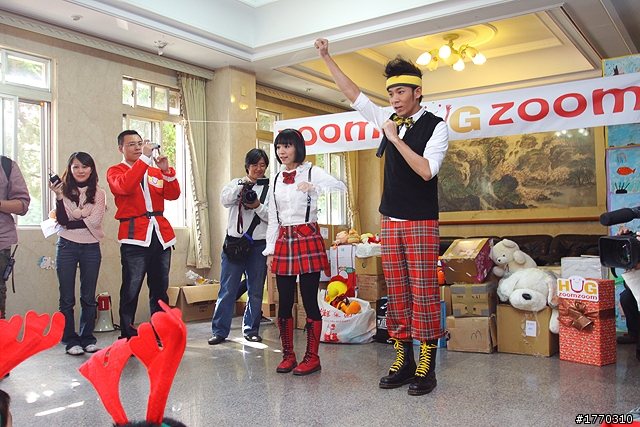 聖誕繽紛樂 跟著MAZDA “ZOOM ZOOM HUG”一起去草嶺國小(感動全記錄)