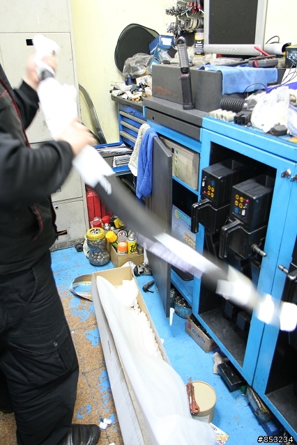 【分享】BMW Performance Carbon Fiber Strut Brace 開箱文