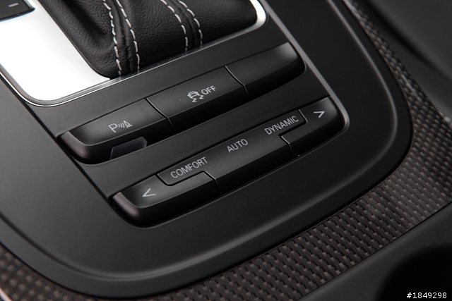 (更新 Caractere空力套件)B8 S4 AVANT 5N藍 開箱