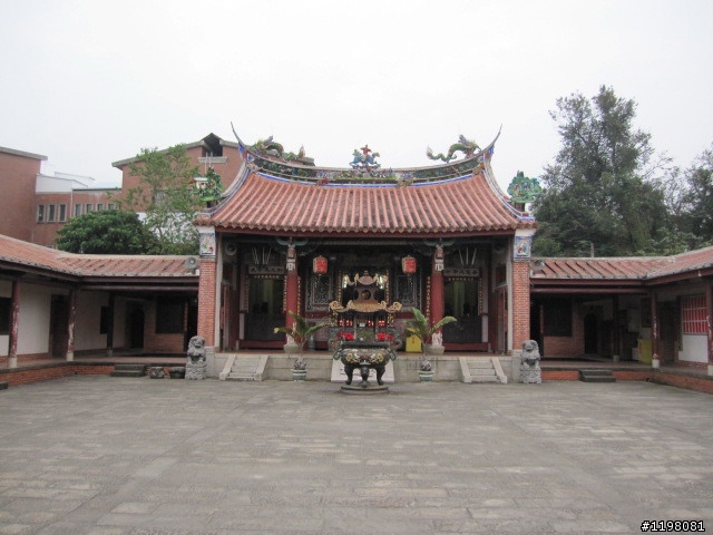 踏雪尋梅