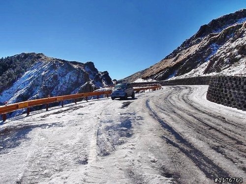 載著 HONDA MOTOCOMPO モトコンポ 合歡山賞雪之旅 !