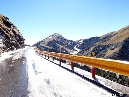 載著 HONDA MOTOCOMPO モトコンポ 合歡山賞雪之旅 !