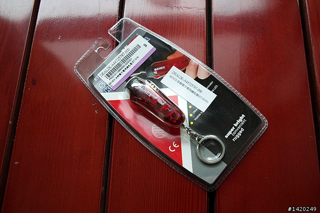 除靜電好物大推!BENEX手電筒鑰匙圈