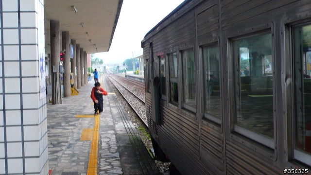 白鐵仔,藍皮車--花東火車懷舊之旅