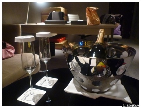 【分享】初訪信義區寒舍艾美酒店~訂婚的前晚準備還有訂婚送客禮分享