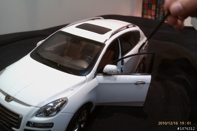 LUXGEN SUV 1:18 模型車開箱文..新增圖片