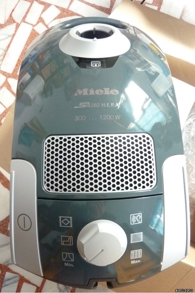 在Mobile01 爬了很久的文, 我買了Miele S4282 (開箱+圖文並茂)