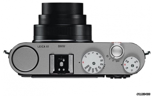 在中國買BMW 大7,送的BMW聯名限量版 Leica X1相機