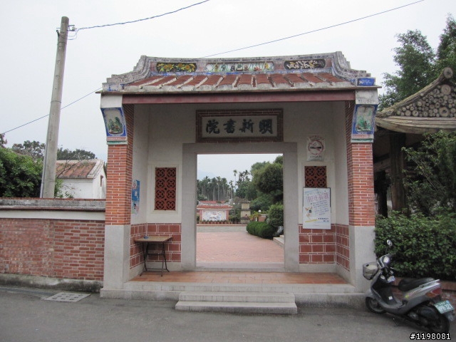 踏雪尋梅
