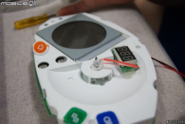 (分享)五期新勁戰 DIY電壓表