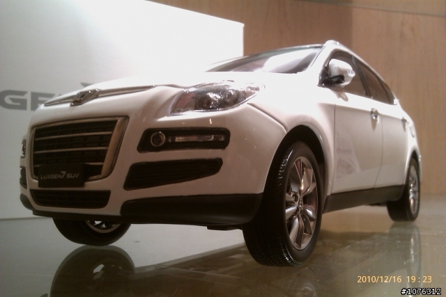 LUXGEN SUV 1:18 模型車開箱文..新增圖片