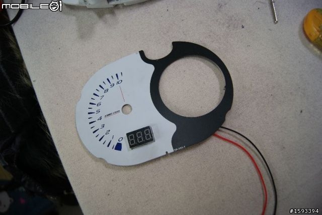 (分享)五期新勁戰 DIY電壓表