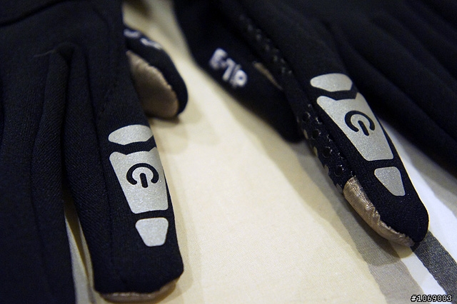 THE NORTH FACE ETIP GLOVE--冬天用IPHONE保暖手套