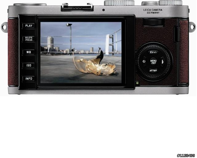 在中國買BMW 大7,送的BMW聯名限量版 Leica X1相機