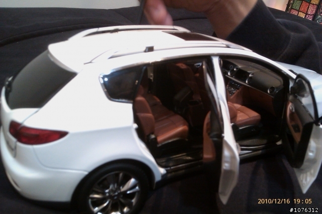 LUXGEN SUV 1:18 模型車開箱文..新增圖片