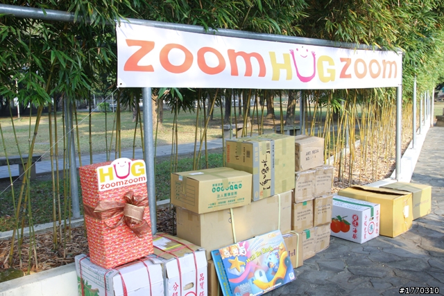 聖誕繽紛樂 跟著MAZDA “ZOOM ZOOM HUG”一起去草嶺國小(感動全記錄)