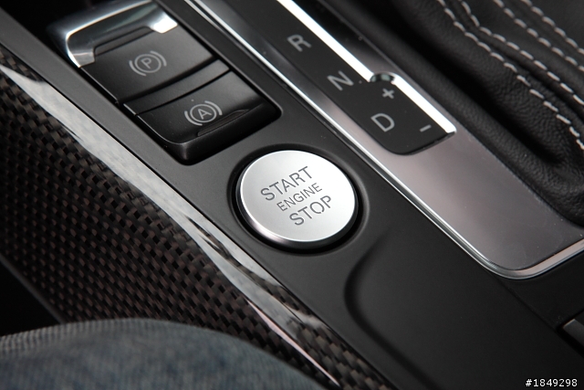 (更新 Caractere空力套件)B8 S4 AVANT 5N藍 開箱