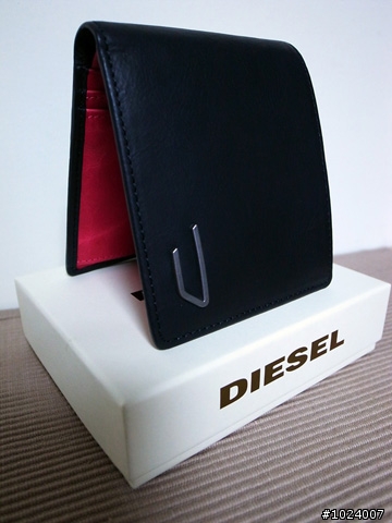【悶騷開箱】diesel紅吱吱皮夾