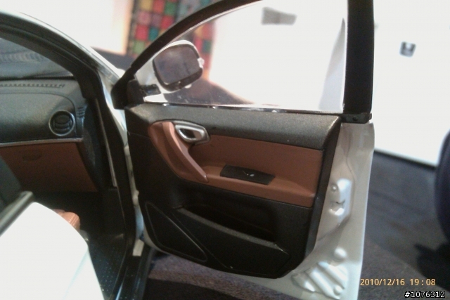LUXGEN SUV 1:18 模型車開箱文..新增圖片