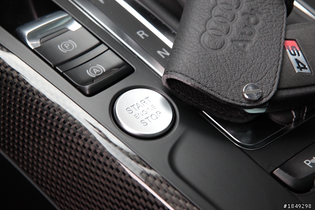 (更新 Caractere空力套件)B8 S4 AVANT 5N藍 開箱