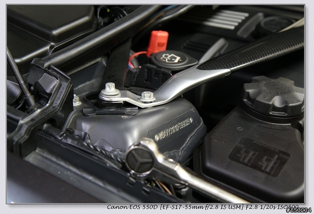 【分享】BMW Performance Carbon Fiber Strut Brace 開箱文