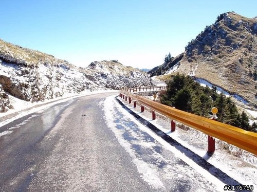 載著 HONDA MOTOCOMPO モトコンポ 合歡山賞雪之旅 !