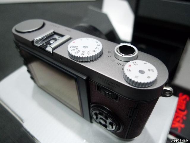在中國買BMW 大7,送的BMW聯名限量版 Leica X1相機