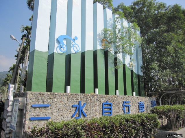 踏雪尋梅