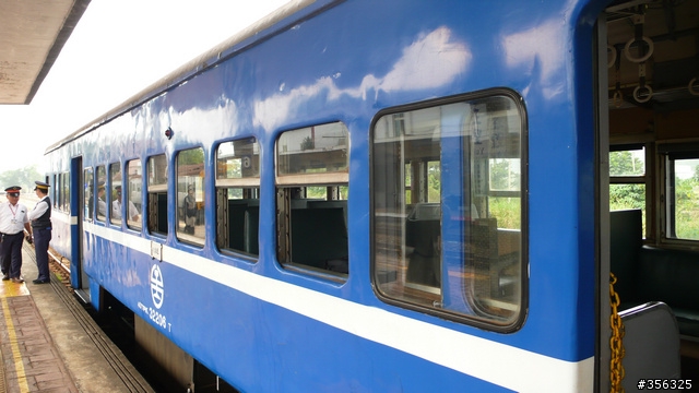 白鐵仔,藍皮車--花東火車懷舊之旅