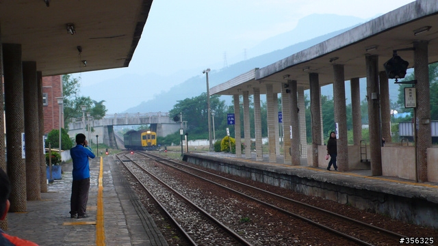 白鐵仔,藍皮車--花東火車懷舊之旅