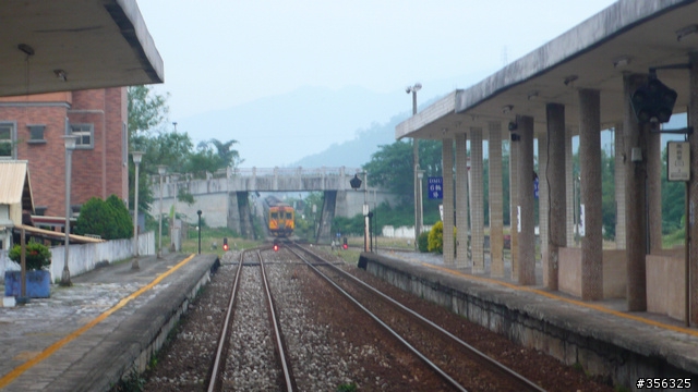 白鐵仔,藍皮車--花東火車懷舊之旅