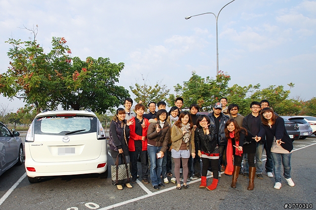 聖誕繽紛樂 跟著MAZDA “ZOOM ZOOM HUG”一起去草嶺國小(感動全記錄)