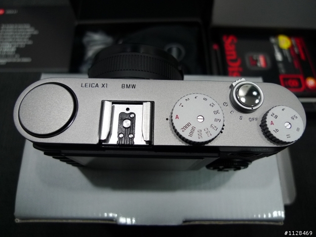在中國買BMW 大7,送的BMW聯名限量版 Leica X1相機