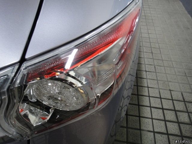 New mazda 3 2.5s 第一次被撞......小鯊魚受傷了.....(1/4更新)