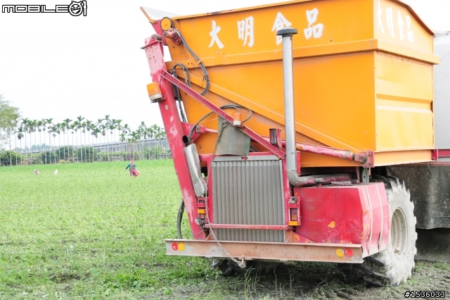 開著Luxgen SUV拾毛豆(並為熱心的農民朋友作播秧機、毛豆採收機開箱文)