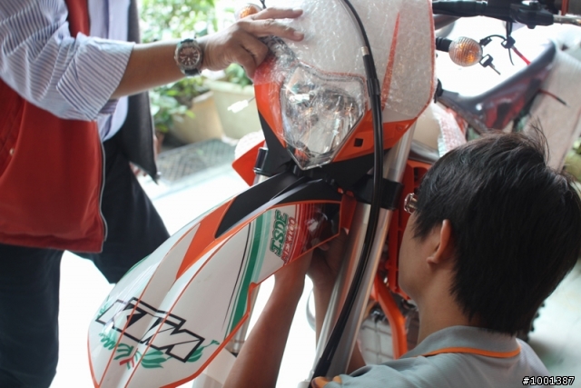 【開箱】2011 KTM SIXDAYS 特別版越野車 紀錄側拍
