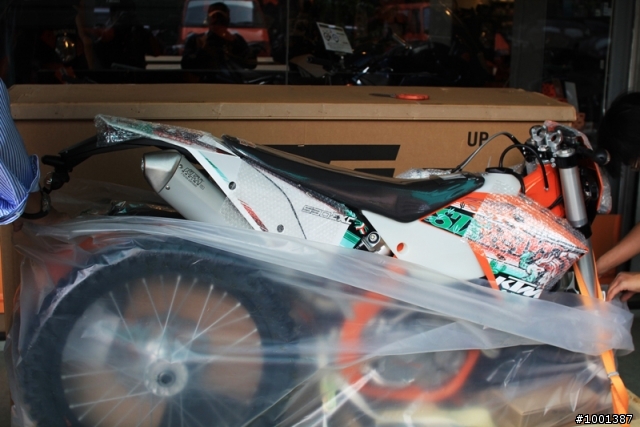 【開箱】2011 KTM SIXDAYS 特別版越野車 紀錄側拍