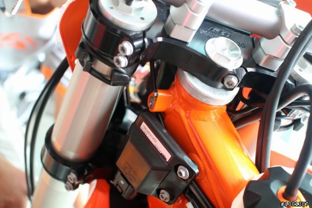 【開箱】2011 KTM SIXDAYS 特別版越野車 紀錄側拍