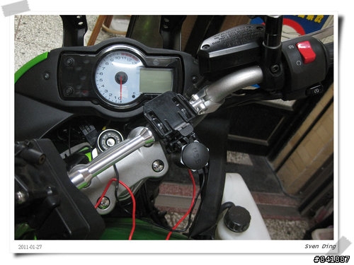分享 kawasaki versys安裝機車小U電源供應器