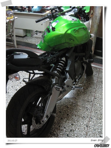 分享 kawasaki versys安裝機車小U電源供應器
