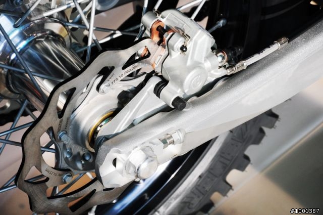 【開箱】2011 KTM SIXDAYS 特別版越野車 紀錄側拍