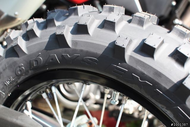 【開箱】2011 KTM SIXDAYS 特別版越野車 紀錄側拍