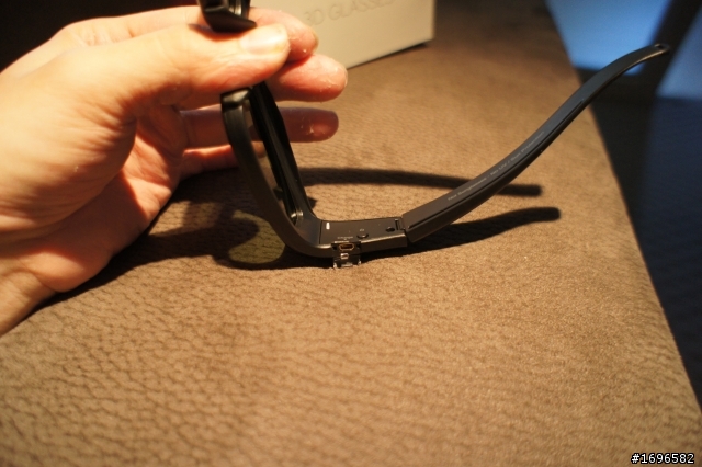 老掉牙的簡易開箱~LG 47LX9500 超薄型3D液晶電視~