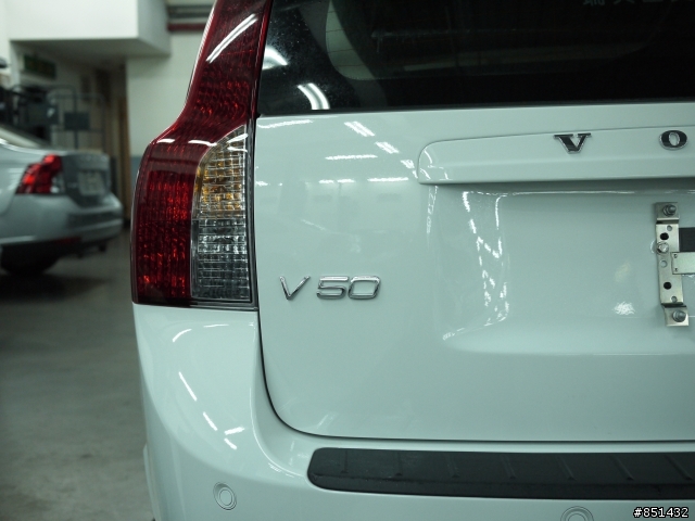 【更新‧開箱】V50 2.0 NA 等了三個月的"白白"