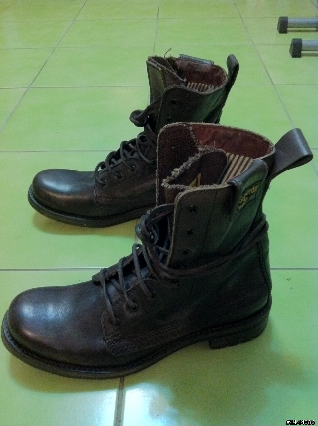 又是superdry..這次是靴子啦....
