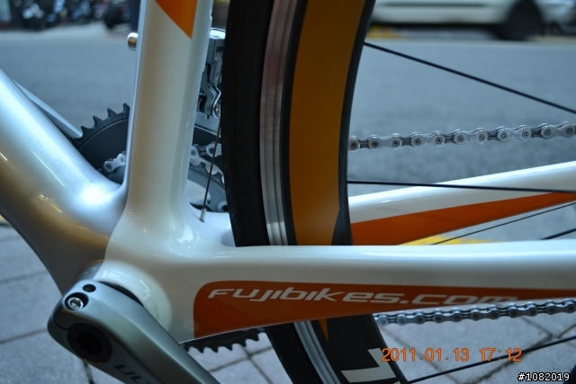 2011年FUJI SUPREME 1.0女性公路車不專業的開箱文