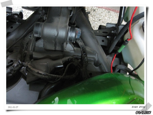 分享 kawasaki versys安裝機車小U電源供應器