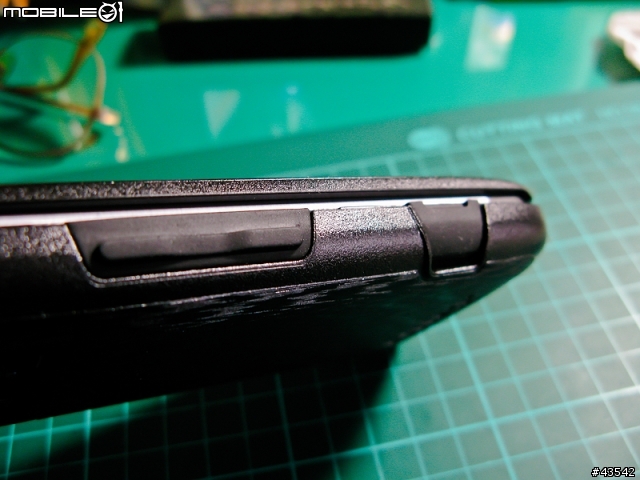 固若金湯的保護 ─ OtterBOX Commuter series for Desire Z
