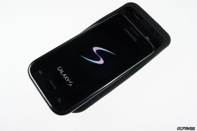 不是iPhone也有背夾式電池? XPAL POWER SKIN背夾式電池
